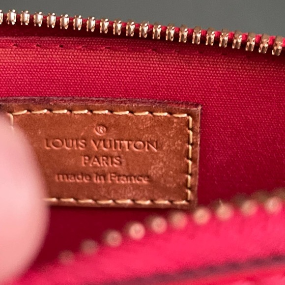 ❌SOLD❌Louis Vuitton BB Alma Vernis Red Leather Crossbody Bag - Picture 7 of 13